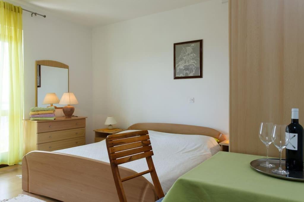 Apartment Stefani ฮวาร์ ภายนอก รูปภาพ