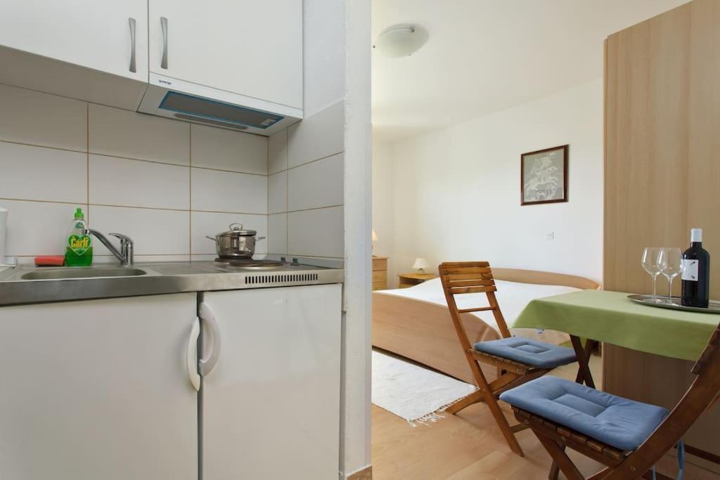 Apartment Stefani ฮวาร์ ภายนอก รูปภาพ